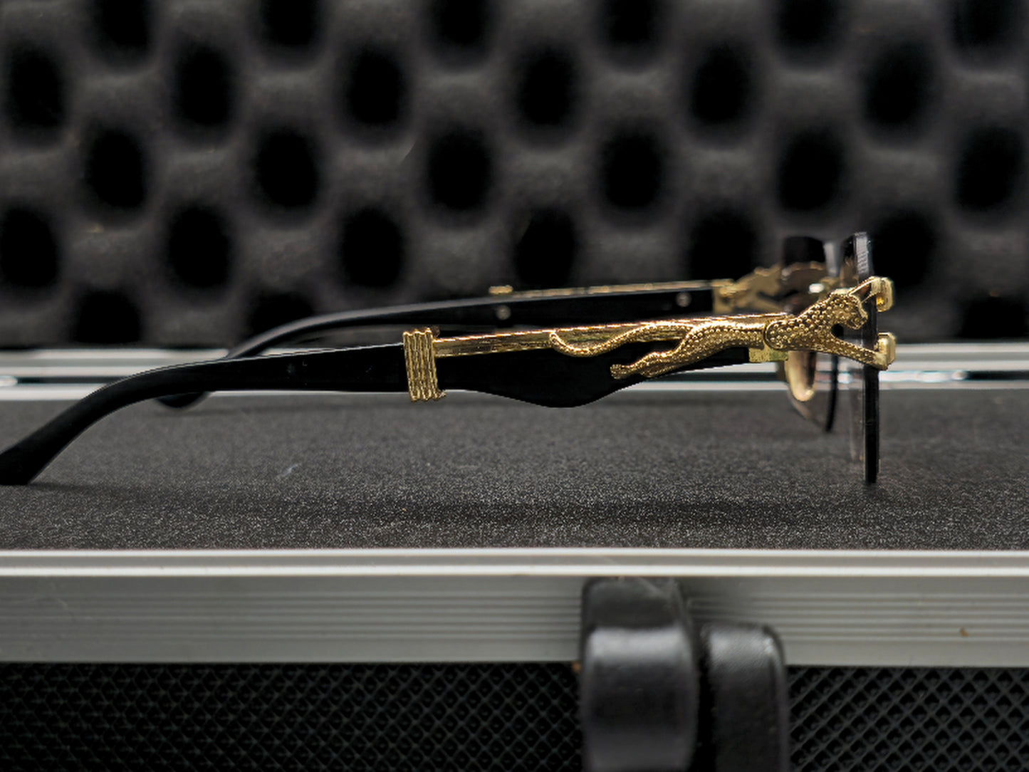 Lentes c4rtier dorado y negro