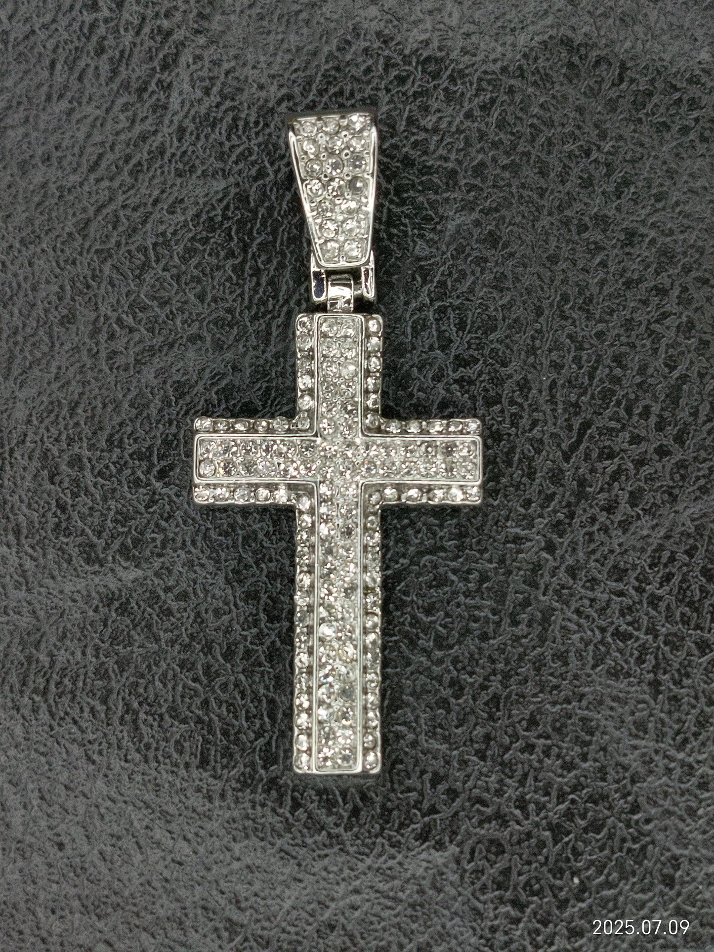 Dije de cruz silver iced out 🧊
