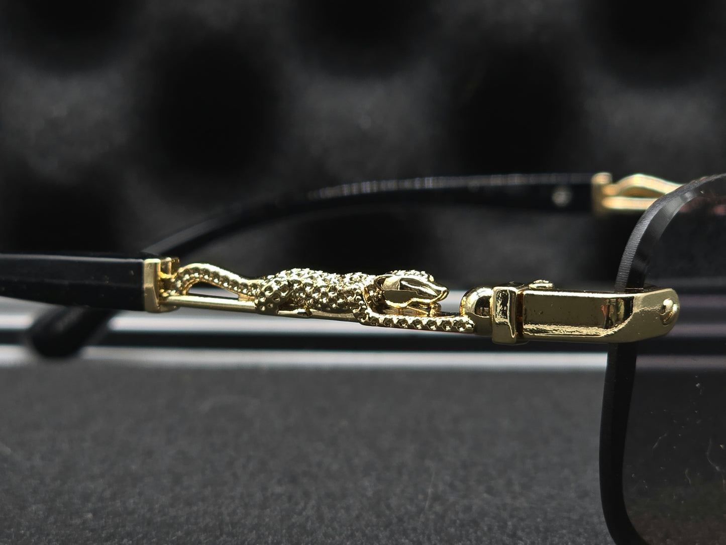 Lentes cartier negros y dorado pardo