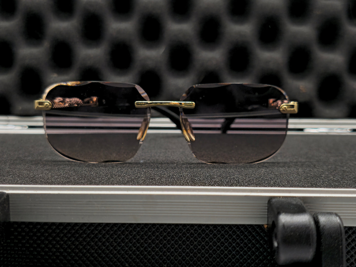 Lentes cartier negros y dorado pardo