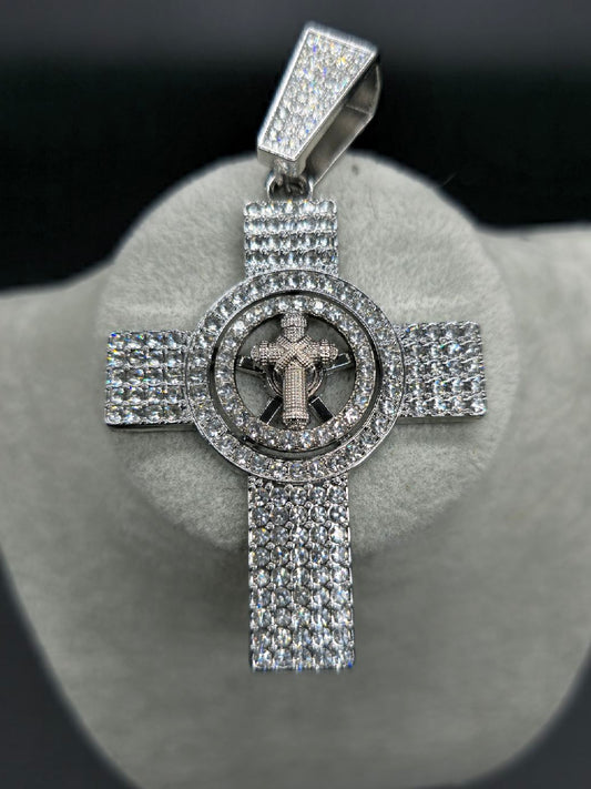 Cruz pendant giratorio