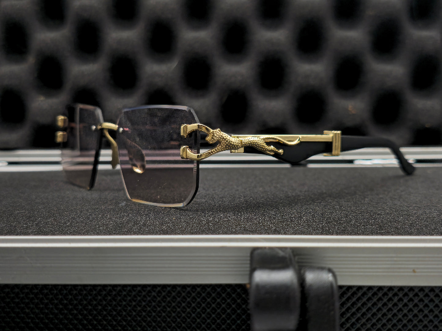 Lentes c4rtier dorado y negro