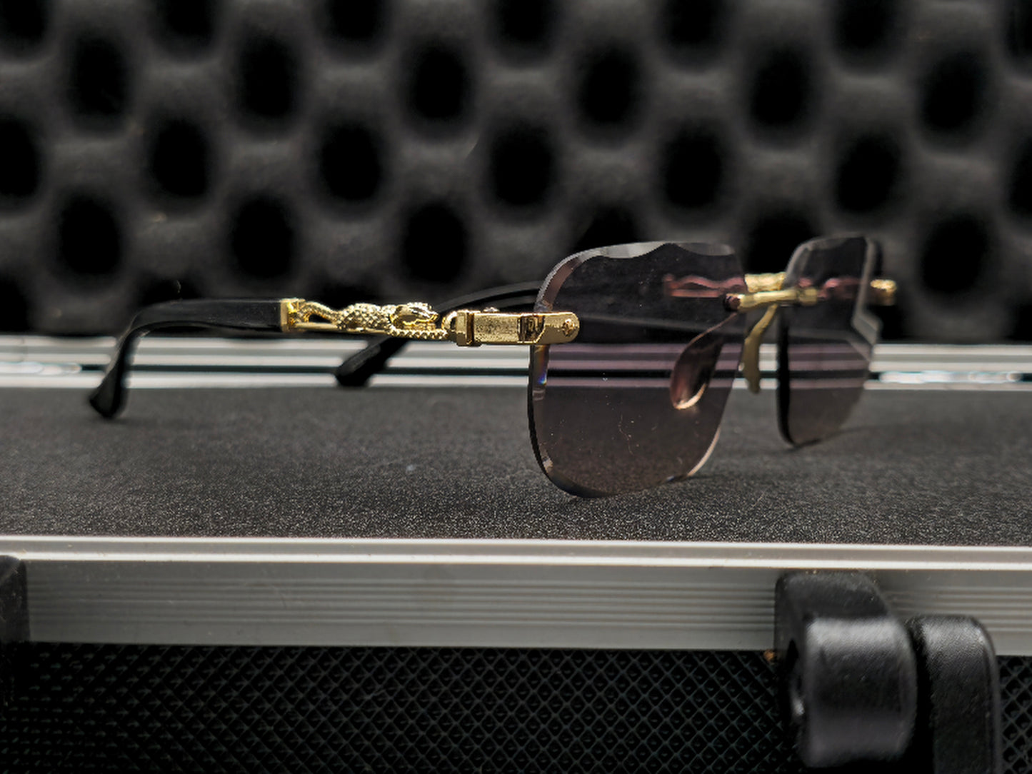 Lentes cartier negros y dorado pardo