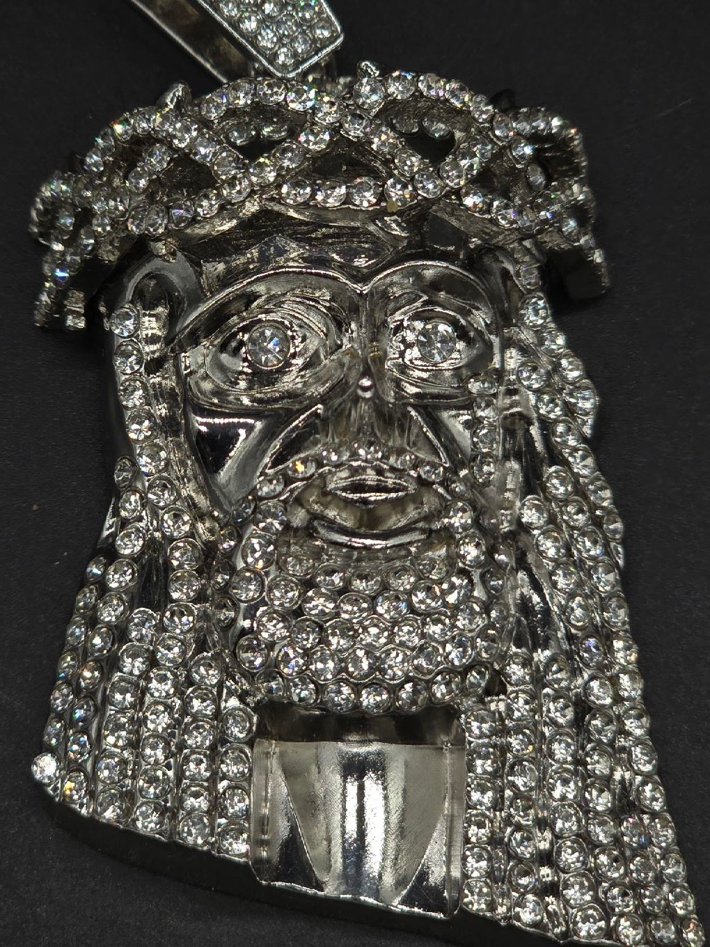 Cristo pendant ice