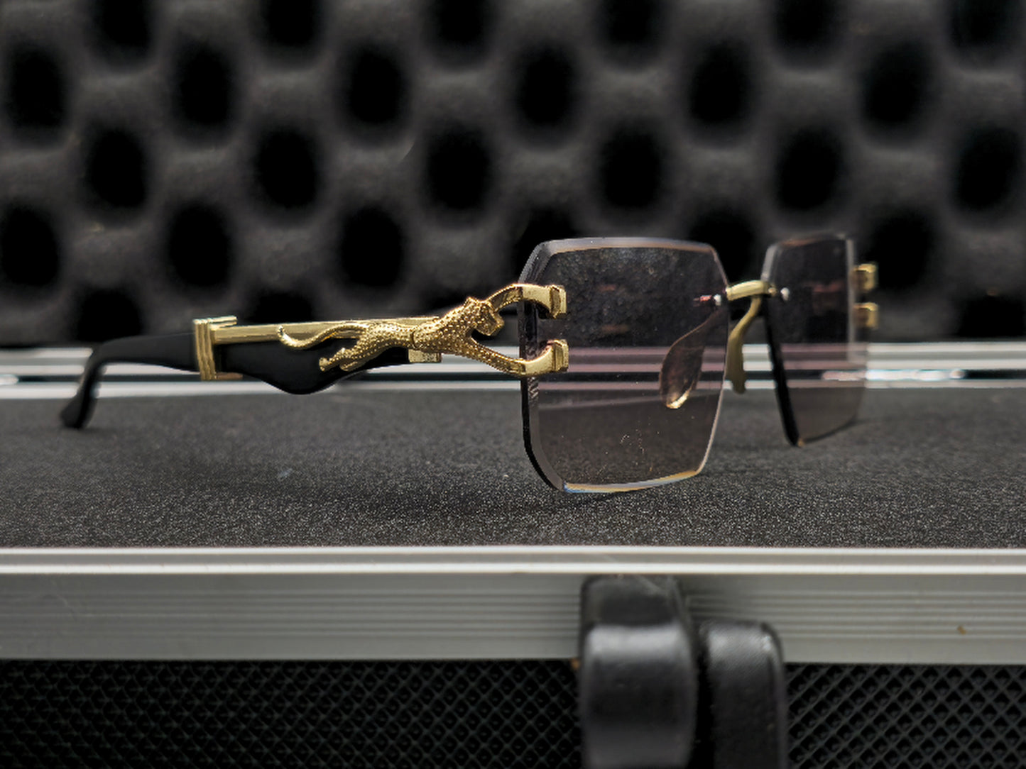 Lentes c4rtier dorado y negro