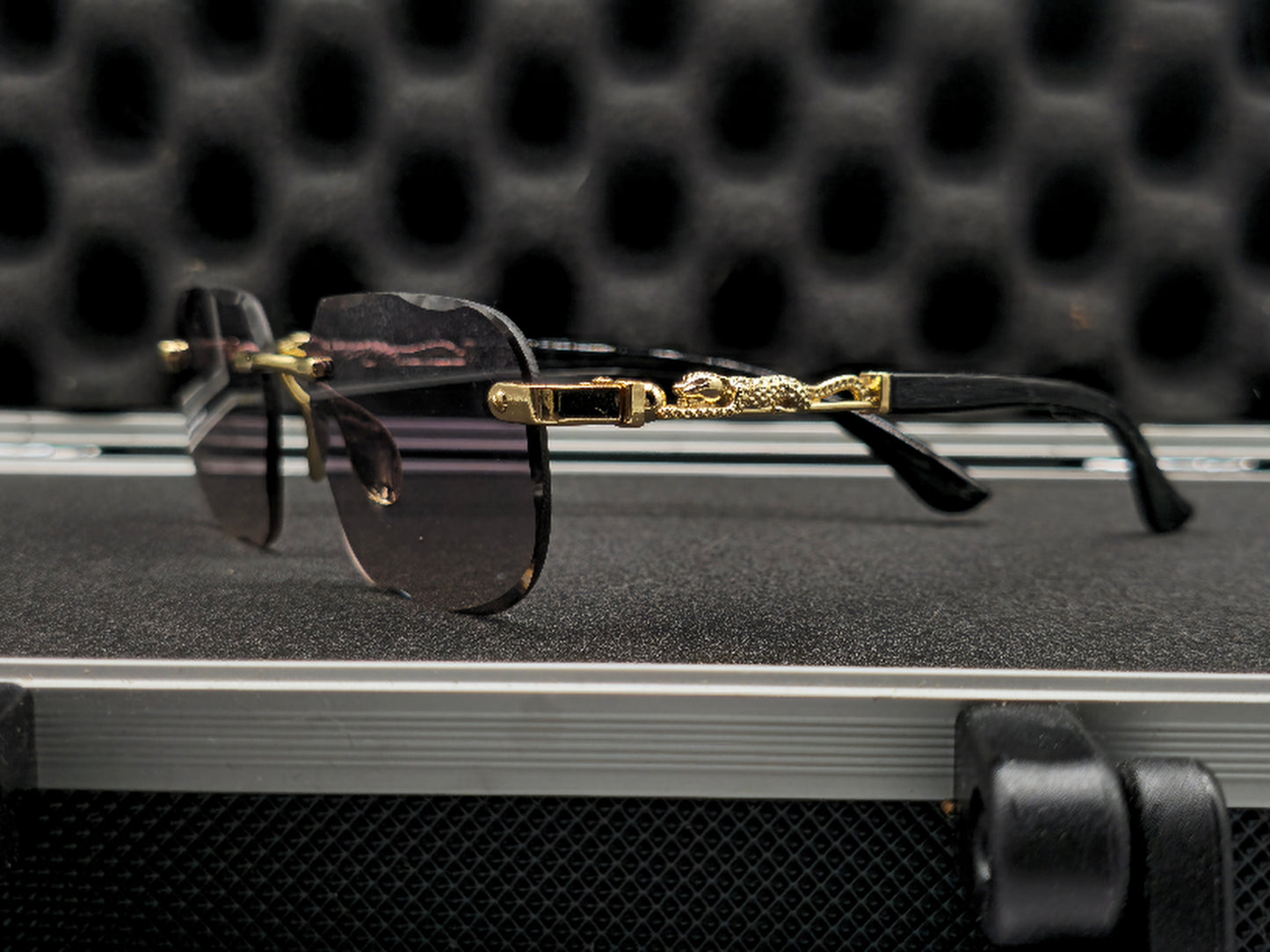 Lentes cartier negros y dorado pardo