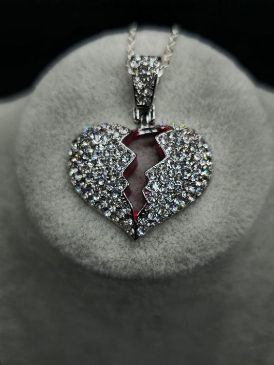 Corazón roto en rojo